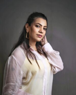 Geetha Madhuri Instagram - In frame @singergeethamadhuri 

Hair makeup & styling me @emraanartistry @hyderabadbeautycentre
@galaeyelashesartistry

Outfit by @krithi_keerthi @queena_designs 

Photography @csk_cliks