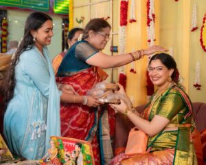 Geetha Madhuri Instagram - Seemantham Veduka !!! 

PC - @guntiartstudio 
Decoration- @vinnus_classy_events
Bommalu - @shubhamasthu_pellisamagri