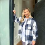 Gemma Atkinson Instagram - Excited to share my brand new @inthestyle collection launching THIS WEDNESDAY at 7pm (ad) 𝐖𝐈𝐍 𝐘𝐎𝐔𝐑 𝐅𝐀𝐕𝐄 𝐋𝐎𝐎𝐊! 🤍 The cosy Autumn season is here! 🍂 I’ve worked with the ITS team to bring you a collection of new season staples which is full of comfy styles that you can pop on this autumn! They’re perfect if you’ve got a coffee date with the girls, doing the school run or just relaxing at home watching your favourite film!🤍 We’ve included lots of versatile pieces into this range from sweats to knitted dresses to knitted jumpers to lounge sets and so much more! I love it 💫 To celebrate we’re also giving you and a mate the chance to 𝐖𝐈𝐍 𝐘𝐎𝐔𝐑 𝐅𝐀𝐕𝐄 𝐋𝐎𝐎𝐊! For your chance to 𝐖𝐈𝐍: 1️⃣ LIKE this post 2️⃣ TAG your mate you'd share it with 👯‍♀️ 3️⃣ Make sure you both FOLLOW @inthestyle @glouiseatkinson Good luck! 🍂🤎 The comp winners will be announced on Wednesday before the launch at 7pm. As always, thanks for the support, and the patience with this one! I had some time off growing a human 🥰