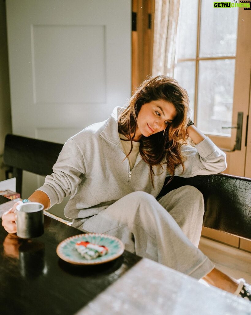 Genevieve Padalecki Instagram - We’re all eating Christmas cookies for breakfast this week, right? Just me? 🫣