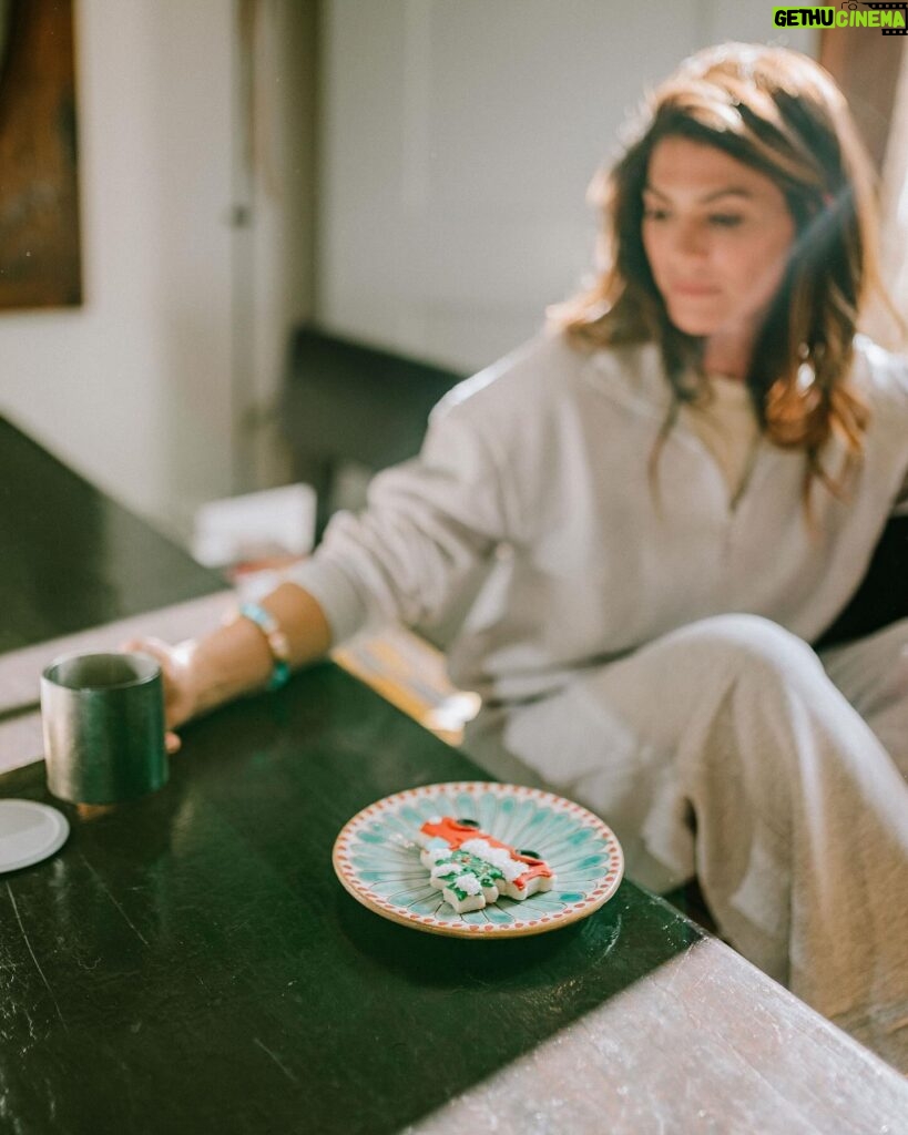 Genevieve Padalecki Instagram - We’re all eating Christmas cookies for breakfast this week, right? Just me? 🫣