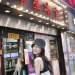 Genie Chen Instagram - ⠀⠀⠀⠀⠀⠀⠀⠀⠀⠀⠀⠀ 對香港的記憶停留在十歲的時候 這次旅遊發現跟記憶裡的不太一樣 可能跟著家人遊玩與自己去探險的感受相差甚遠 嚐了好多想吃的食物 從熱鬧的小巷到繁華的市區 好奇寶寶的旅遊日記又增添一筆 ✏️