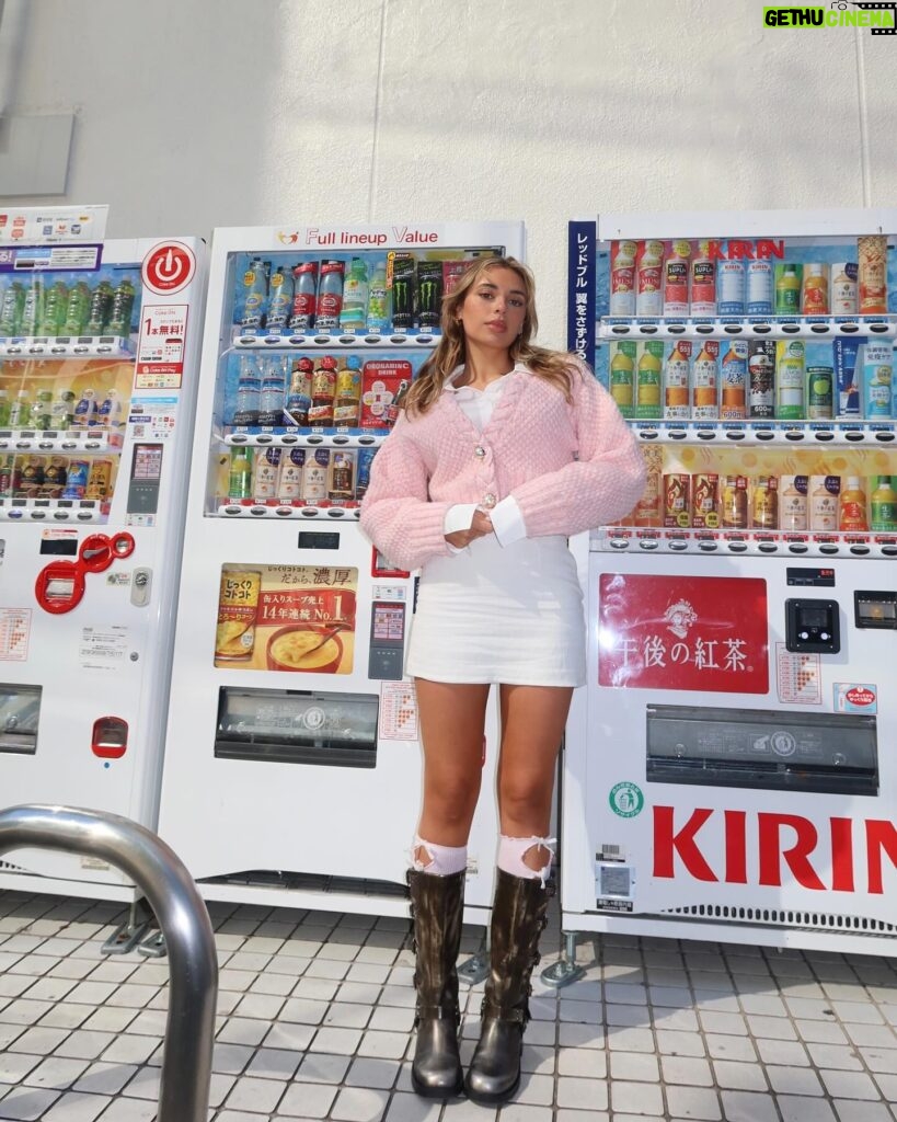 Georgia Hassarati Instagram - The best drinks are Georgia drinks 🥤 🇯🇵 @revolve