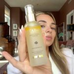 Georgia Hassarati Instagram – My skin is glowing✨ @dalba_global 

The d’Alba first spray serum hydrates and moisturises with white truffle, for the ultimate glowy skin in seconds. Safe on all skin types, 100% vegan approved. 

ad 
#dalba #dalbasprayserum #truffleglow #dalbahood #amazonfinds