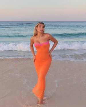 Georgia Hassarati Instagram - DominCant come to the phone right now 🏝️

@hrhcpuntacana 
#HRHCPuntaCana #HardRockHotels #RockandReel