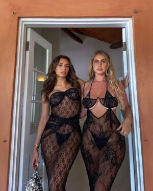 Georgia Hassarati Instagram - Villa party with @prettylittlething 🌴