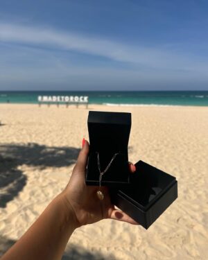 Georgia Hassarati Instagram - DominCant come to the phone right now 🏝️

@hrhcpuntacana 
#HRHCPuntaCana #HardRockHotels #RockandReel