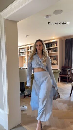 Georgia Hirst Instagram - Look 1,2,3,4? 🤍 
@ninety_percent @polene_paris 
@djerfavenue @abercrombie @birkenstock 
@marsthelabel @ugg 
@reformation