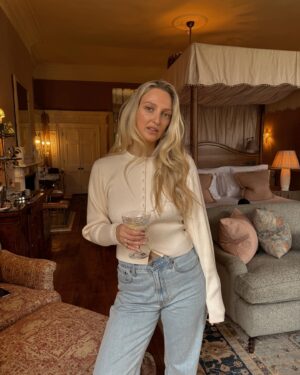 Georgia Hirst Instagram - Started wearing a lot more white these days… 🤍💍👰🏼