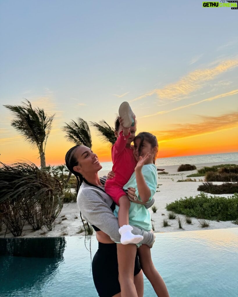 Georgina Rodríguez Instagram - 🌅🧡🌴👩‍👧‍👦