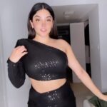 Geraldine Galvan Instagram - 3 ideas de outfits para despedir el año🍇✨🍾