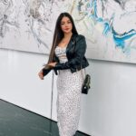 Geraldine Galvan Instagram - ¿Con chamarra o sin chamarra? 🤔🖤