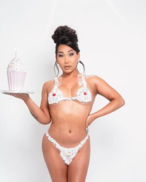 Gia Gunn Instagram - ima have my cake and eat it too. hbd bby girl🍒🍰

📸 @eatenbyanimals 
💄 @celestine.pearl 
💁🏻‍♀️ @leovalentinohair 
🧁 @not.courtney