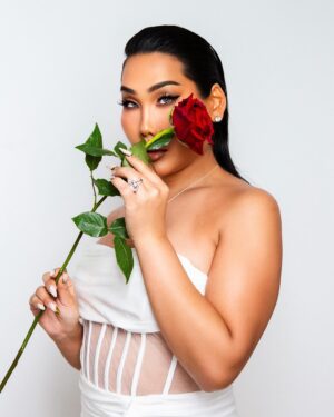 Gia Gunn Instagram - 𝑾𝒉𝒆𝒏 𝒚𝒐𝒖 𝒍𝒐𝒗𝒆 𝒘𝒊𝒕𝒉 𝒂𝒍𝒍 𝒚𝒐𝒖𝒓 𝒃𝒆𝒊𝒏𝒈, 𝒕𝒉𝒊𝒔 𝒊𝒔 𝒘𝒉𝒂𝒕 𝒉𝒂𝒑𝒑𝒆𝒏𝒔.  𝑯𝒂𝒑𝒑𝒚 𝑽𝒂𝒍𝒆𝒏𝒕𝒊𝒏𝒆𝒔 𝑫𝒂𝒚♥️

📸 @eatenbyanimals 
💄 @glamtechstevent @leovalentinohair