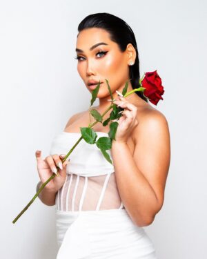 Gia Gunn Instagram - 𝑾𝒉𝒆𝒏 𝒚𝒐𝒖 𝒍𝒐𝒗𝒆 𝒘𝒊𝒕𝒉 𝒂𝒍𝒍 𝒚𝒐𝒖𝒓 𝒃𝒆𝒊𝒏𝒈, 𝒕𝒉𝒊𝒔 𝒊𝒔 𝒘𝒉𝒂𝒕 𝒉𝒂𝒑𝒑𝒆𝒏𝒔.  𝑯𝒂𝒑𝒑𝒚 𝑽𝒂𝒍𝒆𝒏𝒕𝒊𝒏𝒆𝒔 𝑫𝒂𝒚♥️

📸 @eatenbyanimals 
💄 @glamtechstevent @leovalentinohair