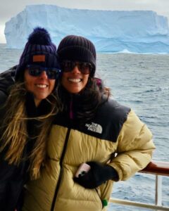 Gianella Neyra Instagram - Esto es felicidad para mí ❤️... Disfrutar el mundo en pareja, tener tiempo para mi y descansar. Viajar y aprender más de nuestro planeta hermoso, trabajar en lo que amo y con amigas 💖. Mi playa, mi lugar favorito en el mundo, mi amiga del alma ☺️. Ver a mis hijos juntos, su complicidad y sus travesuras ji,ji. ¡Los amo! ¡Feliz día de la felicidad para todos! #FelizInternacionalDeLaFelicidad