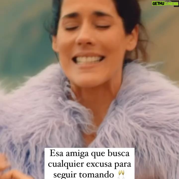 Gianella Neyra Instagram - El 20 de abril del año pasado estábamos estrenando #SolteraCasadaViudaDivorciada 🎬 en todos los cines y hoy lo recordamos felices de ver el camino hermoso que tomó la peli 🎥 y cada sorpresa que hemos venido recibiendo 💝. ¡Muchísimas gracias a todos los que han visto @scvdlapelicula en @netflixlat 💖🥰! Ha sido y sigue siendo, una aventura hermosa. Grabar en Pacasmayo, nos hemos divertido y somos felices al ver que se identificaron con la peli 🎥 y la hicieron suya. Leer sus mensajes desde distintas partes del mundo 🌍 contándonos sus historias y como la sintieron, sigue siendo un regalo enorme. ¿Algún plan para este fin de semana? Si aún no tienen, hagan canchita 🍿 y vean la peli en @netflix ¡Diviértanse y no se olviden etiquetarnos en sus historias 🙋🏻‍♀!