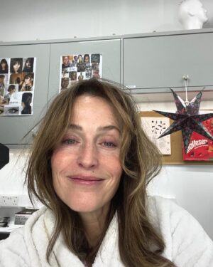 Gillian Anderson Instagram - In 2023, we finished our final season of @sexeducation. Very grateful for 4 seasons with this amazing cast and crew and to @asabopp for being the best fake son a gal could ask for. 

xx from your forever shag specialist and king of everything