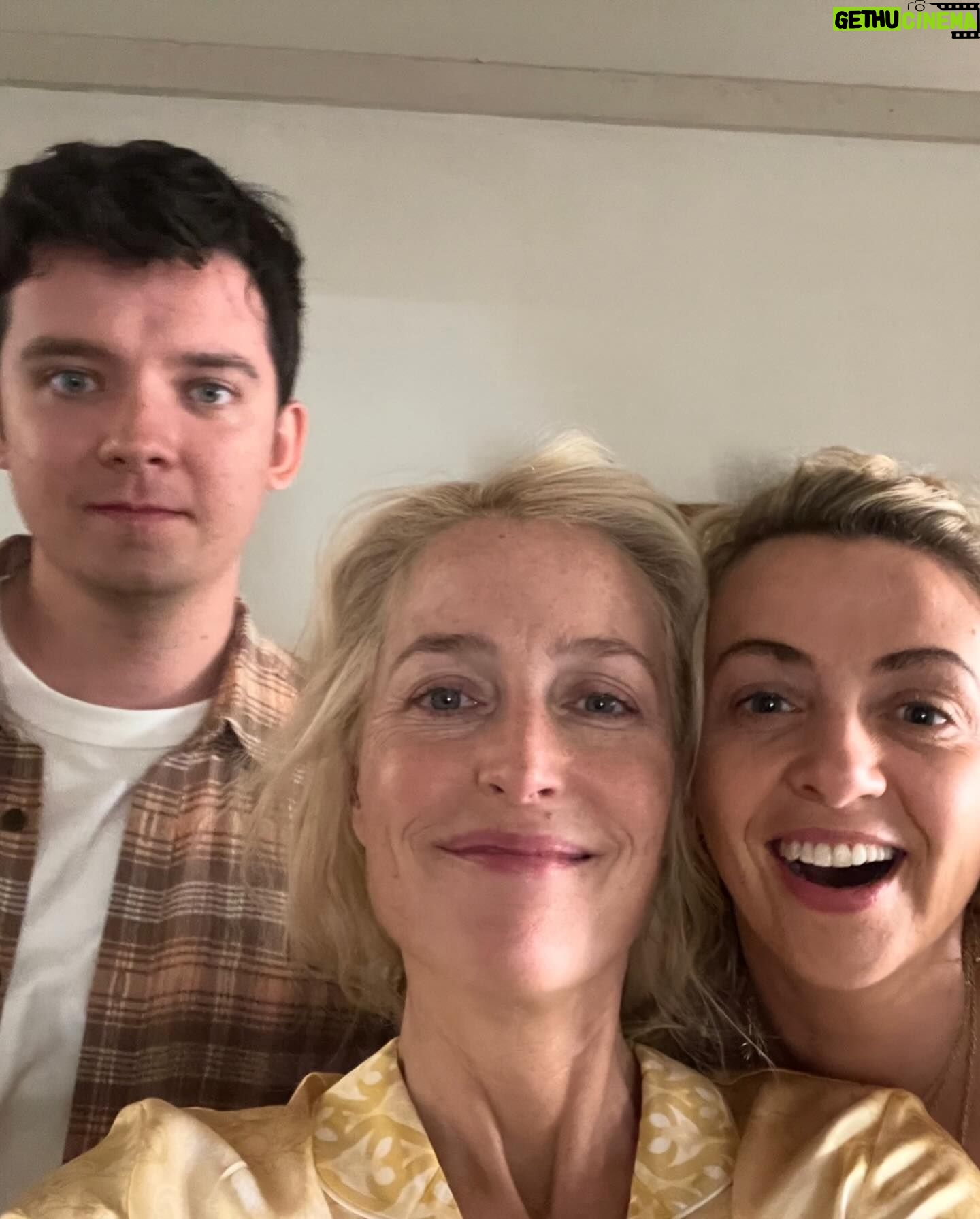 Gillian Anderson Instagram – sister sister @lisamcgrillis @sexeducation |  Gethu Cinema