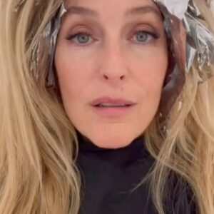 Gillian Anderson Instagram - #throwback 📹 @variety & #britishfashionawards @brushsalonyvr