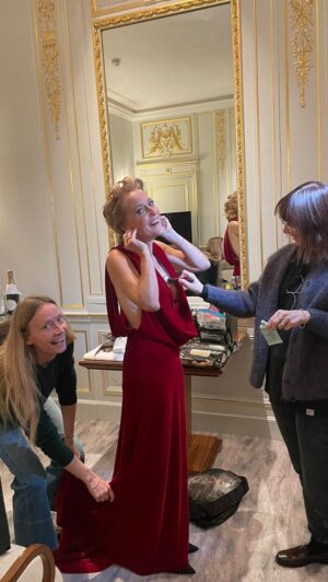 Gillian Anderson Instagram - 2023 British Fashion Awards 

Styling (  camera work!): @marthaward 
Dress & bag & shoes: @maisonvalentino 
Jewellery: @boucheron 
Hair: @pauljoneshair 
Make up: @melartermakeup