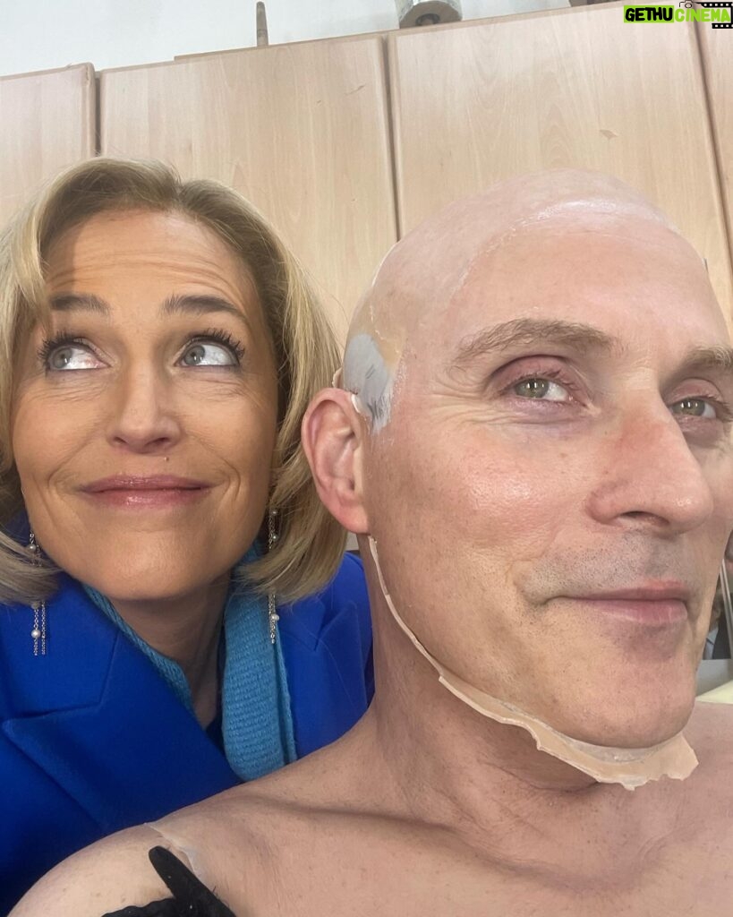 Gillian Anderson Instagram - Just a straightforward shooting week (and!) Scoop is out on Netflix today!