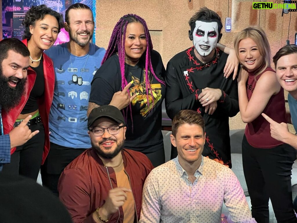 Gina Darling Instagram - Look! I made new friends! 😍 Having @nylarosebeast @adamcolepro and @danhausenad on Attack was SO MUCH FUN! ❤️❤️❤️❤️ #AEW #G4TV #AttackOfTheShow