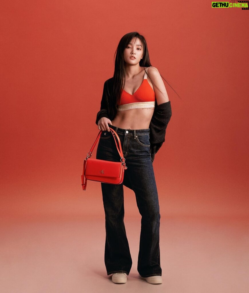 Gingle Wang Instagram - ： 龍光煥發 with @calvinklein 🐲🍎 #mycalvins #calvinklein