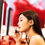 Gingle Wang Instagram - ： “Every woman is a princesses.” @Dior @DiorBeauty #DiorBeauty #RougeDior #迪奧藍星唇膏 #信義A11藍星時尚快閃店 #信義A8藍星時尚咖啡館 #迪奧藍星唇膏全新色選777