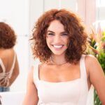Giovana Cordeiro Instagram - Depois de me despedir de uma personagem, eu sempre quero ver uma mudança no espelho! Para isso, contei com uma marca que já faz parte da minha história e que esteve ao meu lado durante muitas mudanças: SOFT COLOR, da @wellabr. Dessa vez eu resolvi descolorir e tonalizar para realçar e traduzir tudo que mudou aqui dentro. O cabelo, claro, tenha que acompanhar esse novo momento! SOFT COLOR garante até 4 semanas de cor e brilho radiante. Além de deixar os cabelos hidratados com até 92% menos quebra dos fios. Essa sou eu. Bem-vinda de volta! #NaturalmenteEu #SoftColor #CasaWella #Publi