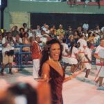 Giovana Cordeiro Instagram - Ser blasé não combina com meus planos de vida. A cada sonho realizado, uma nova descoberta de sensações grandiosas que já moravam dentro de mim ansiosas pra que eu pudesse expressa-las. Eu vou abrir o carnaval do Grupo Especial com a Porto da Pedra e quando eu digo abrir, eu tô falando da honra de vir no abre alas, abrindo os caminhos para a história que vamos fazer na Sapucaí! ❤️‍🔥 Nunca tive medo de trabalho, sempre gostei de me dedicar pelas coisas que eu acredito. Tenho encarado a avenida como um grande palco. Tenho me preparado com a mesma vocação que preparo uma personagem. Carnaval é arte. Meu lugar é onde a arte puder me levar!! Eu tô apaixonada pelo lugar que eu tô, pelas pessoas que tenho conhecido, pelo carinho que tenho recebido. Obrigada Porto da Pedra pela confiança!! Dia 11 tá chegandoooo!! AGUARDEM O TIGRE!! 🐯