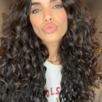 Giovana Cordeiro Instagram - Aproveitando meus últimos dias de cabelão! 🥰 É assim que vocês finalizam? Testa aí e me conta se deu certo!