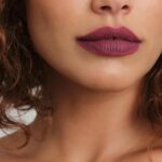 Giovana Cordeiro Instagram - Reencontrar o conforto para me expressar sem medo. Difícil, mas necessário e, o mais importante, coisas boas acontecem! 💅🏼 Ainda bem que o Batom Power Stay da @avonbrasil com a longa duração de 16h me ajuda sempre nisso e agora com ainda mais Power e mais opções de cores! Olhem esse batom líquido! 😍 A cor é Uva Rosada, amei! E vocês? #publi #VeioPraFicar