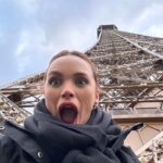 Giovana Cordeiro Instagram - Mãe, subi na torre Eiffel!!!