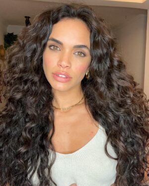 Giovana Cordeiro Instagram - Às sextas usamos branco
