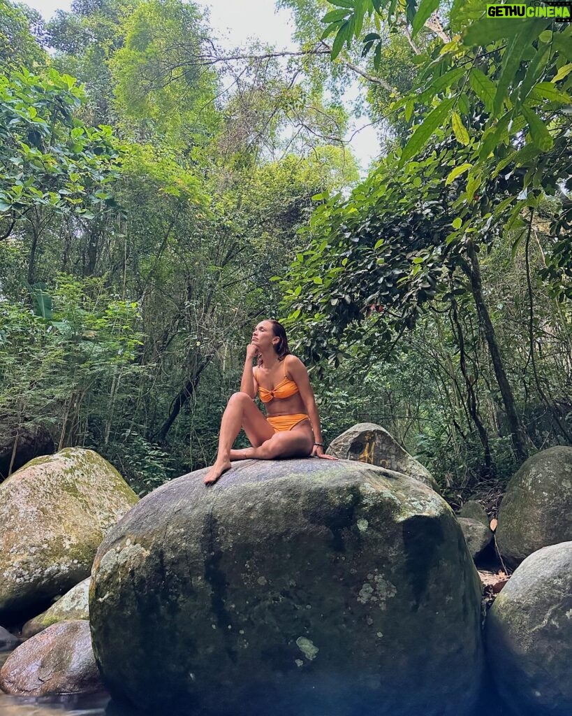 Giovana Cordeiro Instagram - Voltei pra casa ✨🙏🏽🏡 @cariocakini