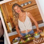 Gisele Bündchen Instagram - Muito feliz em lançar o meu livro de receitas, Nutrir, no Brasil e ter uma conversa inspiradora sobre saúde, alimentação, e bem-estar com @angelicaksy @taisdeverdade @silviabraz . Muito obrigada meninas por estarem comigo nesse dia tão especial e também obrigada a todas outras mulheres que estavam presentes. Espero que todos vocês aproveitem o livro! 😘 I’m so happy to launch my cookbook, Nourish, in Brazil and have an inspiring conversation about health, food, and well-being with Angélica, Taís e Sílvia. Thank you so much girls for being with me on this special day and also thank you to all the other women who were present. I hope you all enjoy the book!