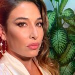 Giselle Itié Instagram - see u soon @maximakeupandhair 🤍 ps: acordei com vontade de beijar a la @dedesecco ❤️😬 te amo Dé!