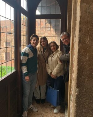 Giulia Guerrini Instagram - La casa di Giulietta 🤍
Un día lluvioso en Verona pero con personas que brillan como el sol 🥰
-
No tengo fotos en mi celular con todo el grupo de hermosas personas con las cuales compartimos ese día pero fue un día muy lindo 🥰