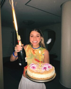Giulia Nassa Instagram - 21!!!!!!!!!! 🥳 (esqueci de postar ontem, tava curtindo mt desculpa)