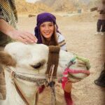 Gizem Karaca Instagram - Evet, bir noktada ‘ Devede de boy var“ esprisi yapıldı… 🐫🏜️🪬🔆