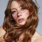 Gizem Karaca Instagram - Çok heyecan! Çok rengarenk bir yolun başlangıcı! ❤️‍🔥 Newwell'in renkli dünyasına katılarak sende #kendiniyansıt Liquid blusherın uzun süren kalıcılığı ve kremsi dokusu ile parılda💫💋💄 @newwellmakeup