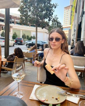 Gizem Karaca Instagram - Yeah i eat the crust. 🫱🏻
