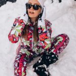 Gizem Karaca Instagram - Seçemedim o yüzden hepsini seçtüm 👀🙈 bu arada son fotoda nasıl ustaca board kaydığımı görebilirsiniz vihuuuu 🏂😎