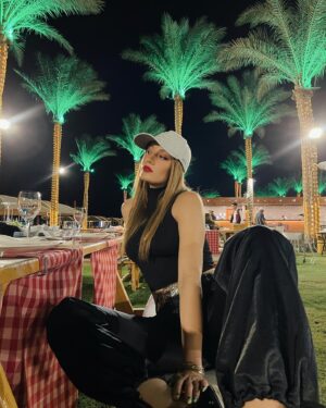 Gizem Karaca Instagram - You wanna take a picture lemme pose for ya then. 🙌🏼