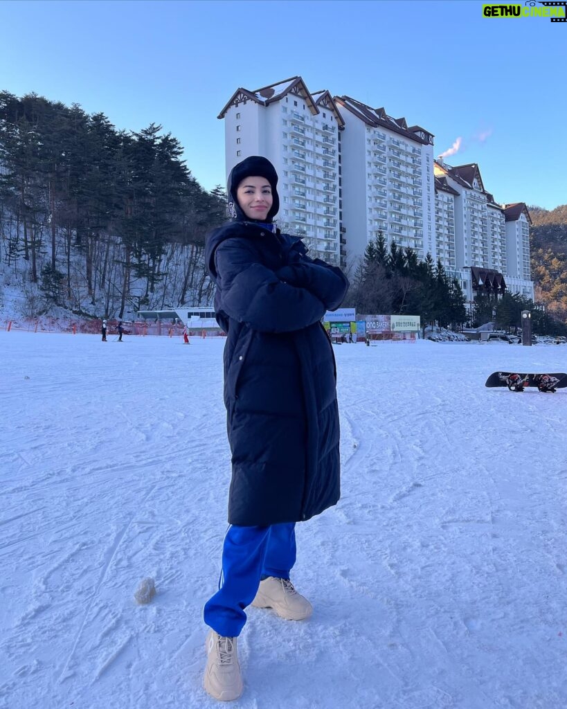 Glaiza de Castro Instagram - Ito na nga ang isa sa mga coldest locations namin sa @gmarunningmanph in South Korea! At tonight niyo na rin ma wi witness ang first nametag ripping for this season! May pag rip sa winter eh! Paano?! Abangan mamayang 7:15pm on @gmanetwork 😎