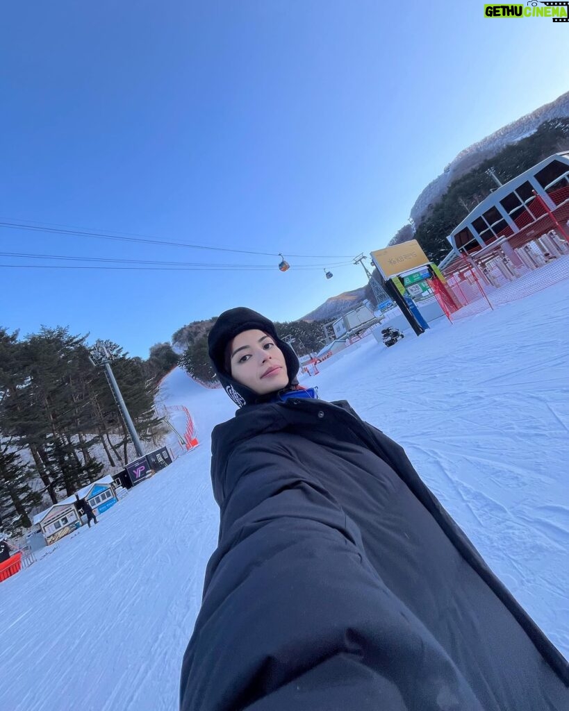 Glaiza de Castro Instagram - Ito na nga ang isa sa mga coldest locations namin sa @gmarunningmanph in South Korea! At tonight niyo na rin ma wi witness ang first nametag ripping for this season! May pag rip sa winter eh! Paano?! Abangan mamayang 7:15pm on @gmanetwork 😎