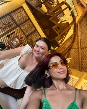 Glaiza de Castro Instagram - The lead up to the wedding went a bit like this… 🪩
#TrippyHomans #TheWomanIsNowAHoman
