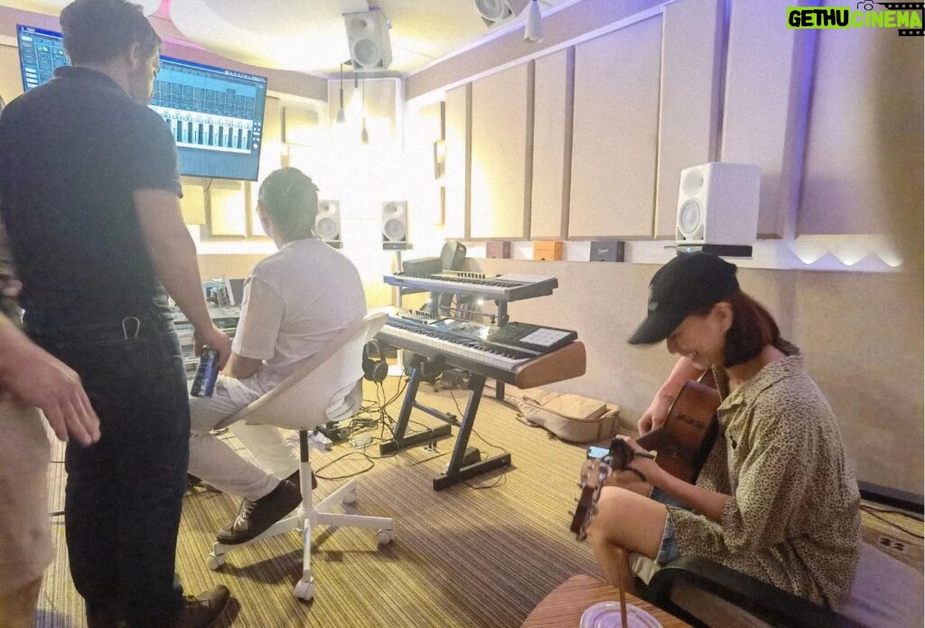 Glaiza de Castro Instagram - Sound trip ♥️ 🎶 👯 😎👌 #musicinDolby #waxifiedsoundproduction #soundtrip #DolbyAtmos #passionproject #friendshipgoals #beshies #global #comingsoon