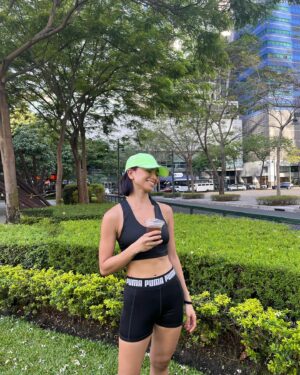 Glaiza de Castro Instagram - A workout session a day takes the blues away 

…tsaka kape narin 😄